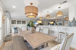Dining - Updated 3-Bedroom Condo! Near Beach, Baytowne, Pool, Shopping & Entertainment (Miramar Beach)