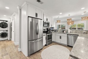Fridge, microwave, oven, stovetop - Updated 3-Bedroom Condo! Near Beach, Baytowne, Pool, Shopping & Entertainment (Miramar Beach)