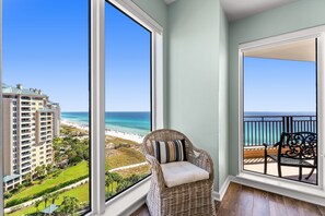 Interior - 3BR Beachfront Resort Condo - Wraparound Balcony, Pool, Hot Tub, Tram, Beach. (Miramar Beach)
