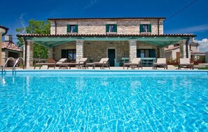 Pool - Countryside Villa "Romina" with private heated pool (Radetići)