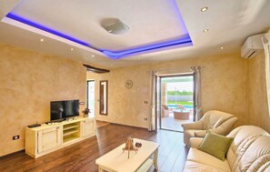 TV, video games, offices - Countryside Villa "Romina" with private heated pool (Radetići)
