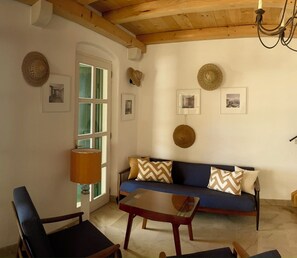 Living area - Vacation home with pool and sea access (Sutivan)
