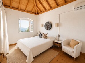 2 bedrooms, desk, iron/ironing board, WiFi - Vacation home with pool and sea access (Sutivan)