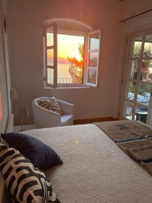 3 bedrooms, Internet, bed sheets - Vacation home with pool and sea access (Sutivan)