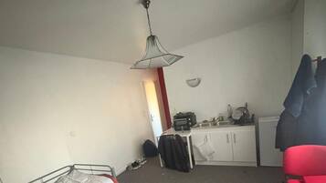 1 bedroom, bed sheets