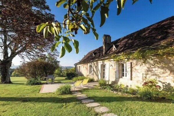 Property grounds - Hameau du Dropt - Périgord - sleeps 6 to 33 (Plaisance)