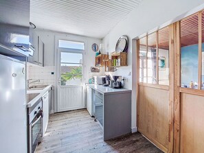 Fridge, microwave, oven, dishwasher - Charme de La Linière by Interhome (Ile de Noirmoutier)
