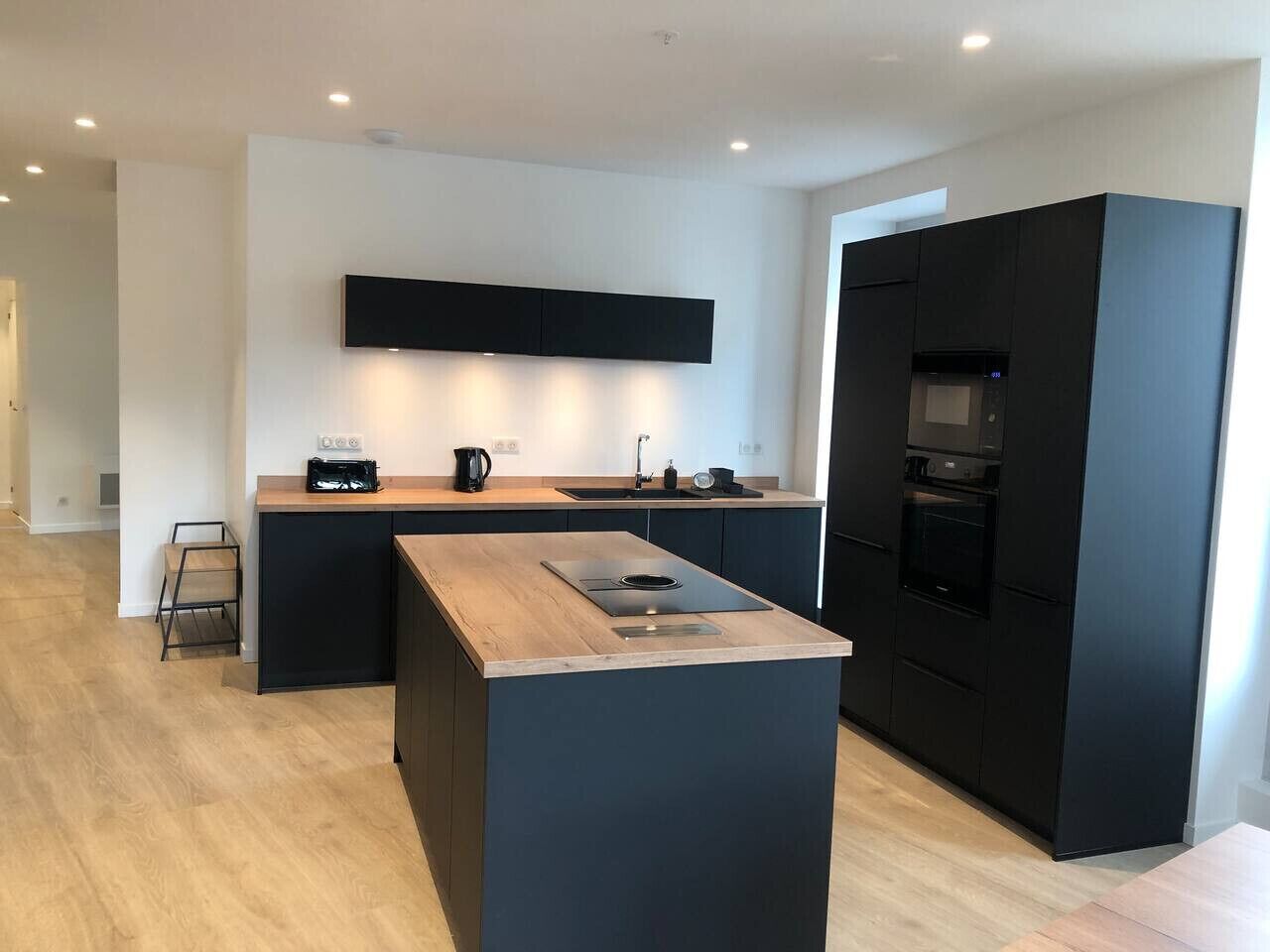 Refrigerador, microondas, horno y parrilla de estufa 