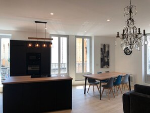 Dining - Appartement 106 m² 2 chambres, en hyper centre (Aix-les-Bains)