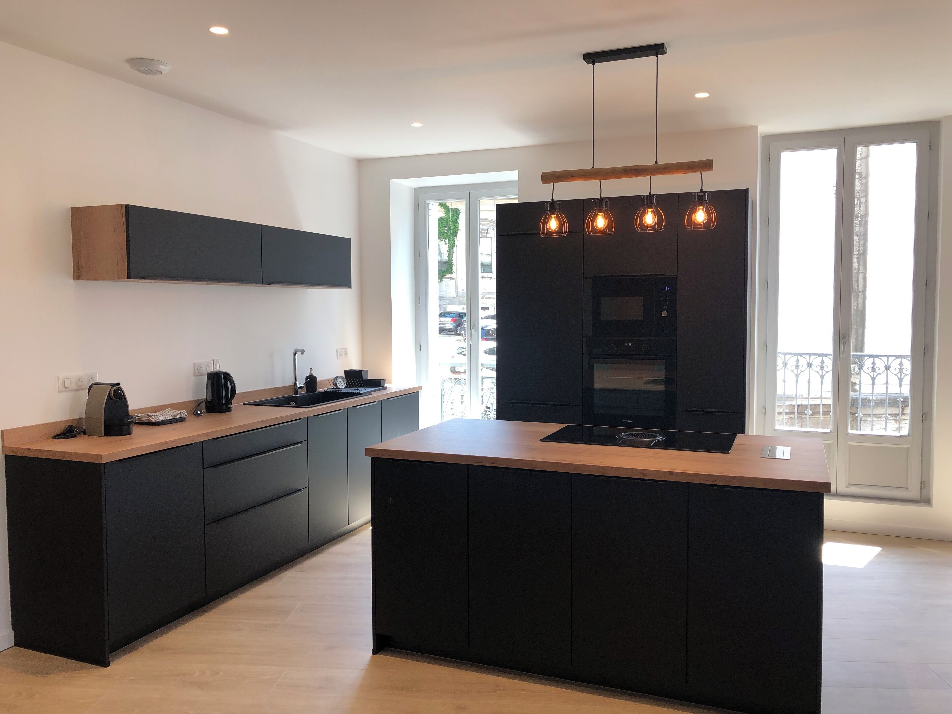 Kühlschrank, Mikrowelle, Ofen, Herdplatte