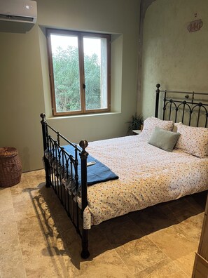 2 bedrooms, iron/ironing board, travel cot, free WiFi