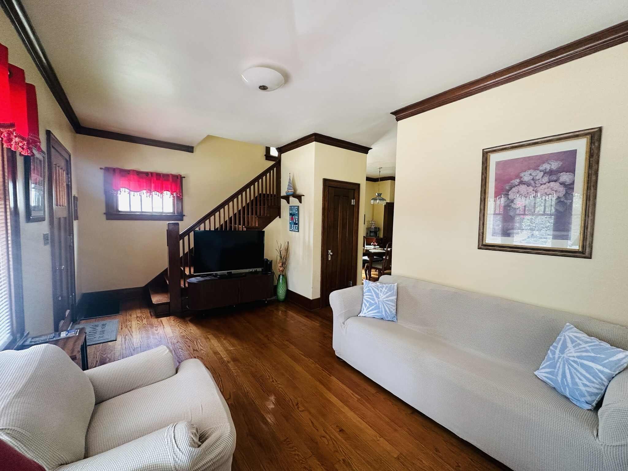 TV connectée, table de tennis de table, livres