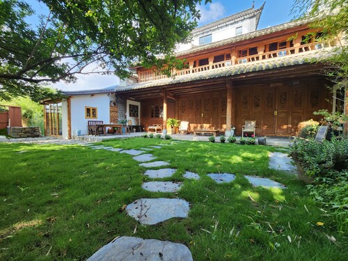 Rooms in a Bai farmhouse, garden, traffic-free location 5 minutes from the lake