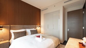 Deluxe Apartment - Luxury 1BR High-Floor Retreat (Dubai)