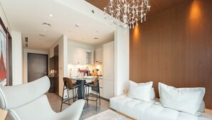 Deluxe Apartment | Living area - Luxury 1BR High-Floor Retreat (Dubai)