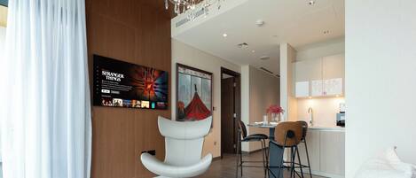 豪華公寓 | 起居區 | 54-公分LED 液晶電視,提供有線頻道