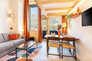 TV - Renovated Duplex | 300m² in Grands Montets | Mountain views (Chamonix-Mont-Blanc)