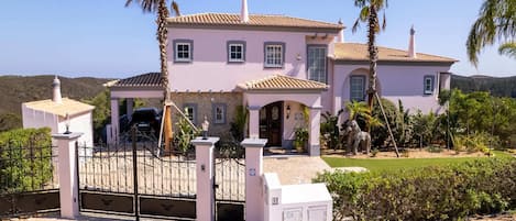 Villa | Exterior
