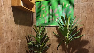 Haartrockner, HandtĂŒcher, Toilettenpapier