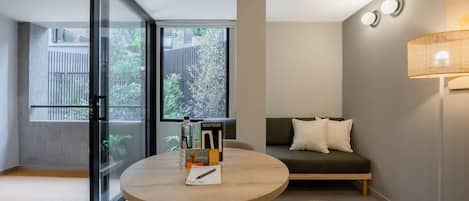 Apartment, Smoking | 3 bedrooms, Internet