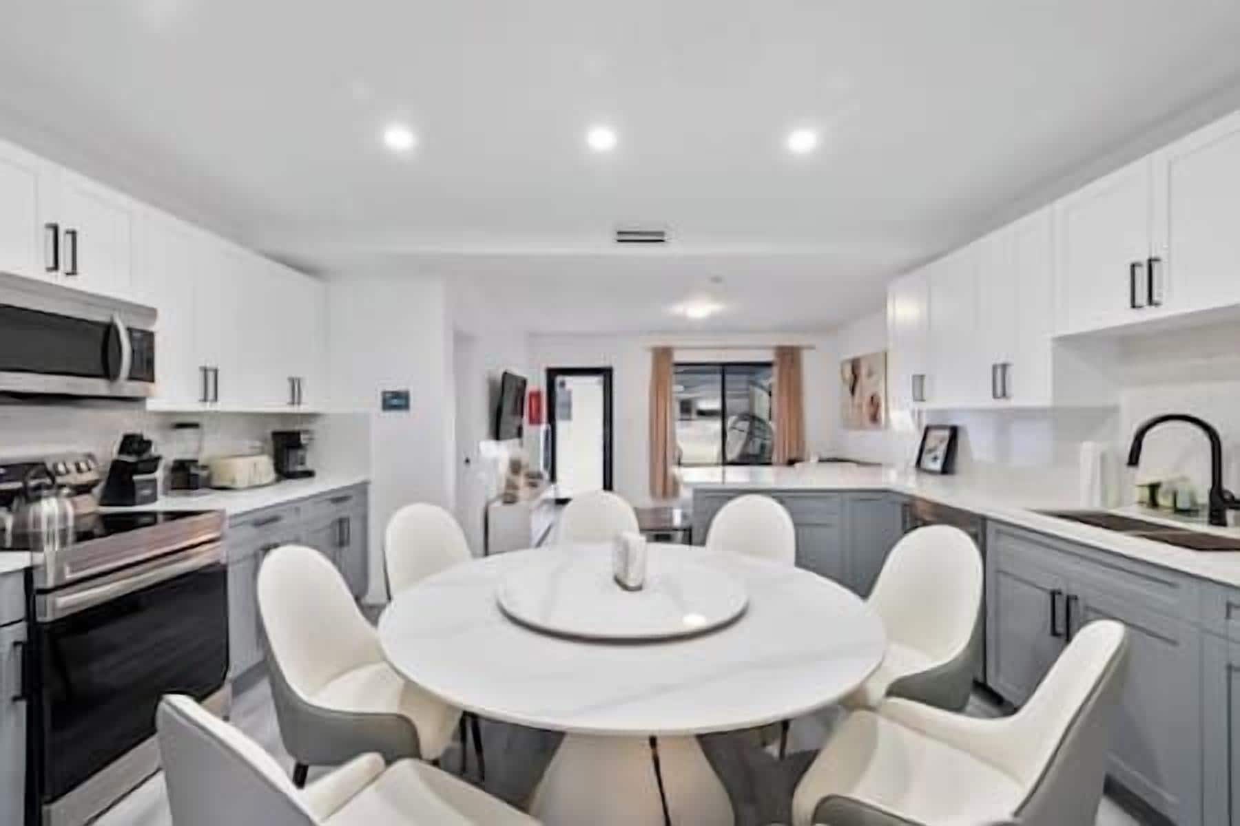 Microondas, horno, parrilla de estufa y lavavajillas 