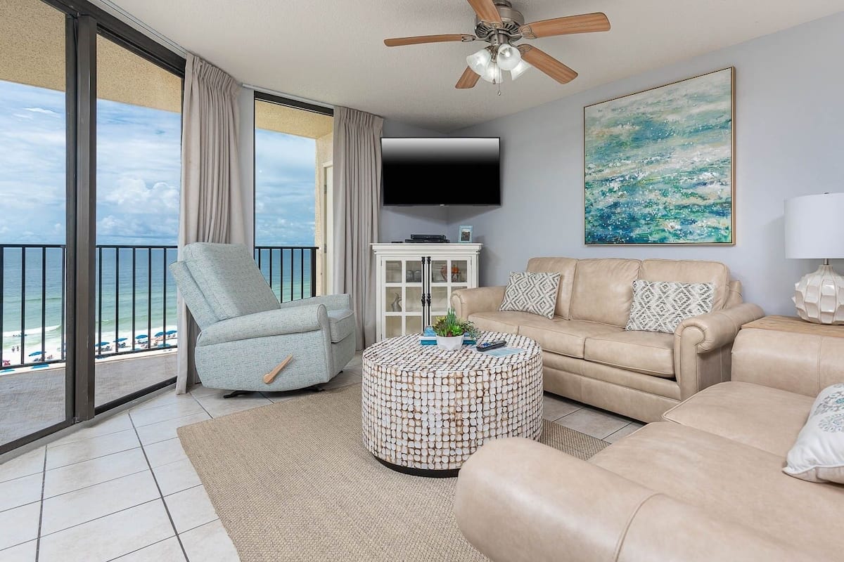 Condo, 3 Bedrooms | Living area