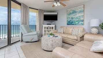 Condo, 3 Bedrooms | Living area