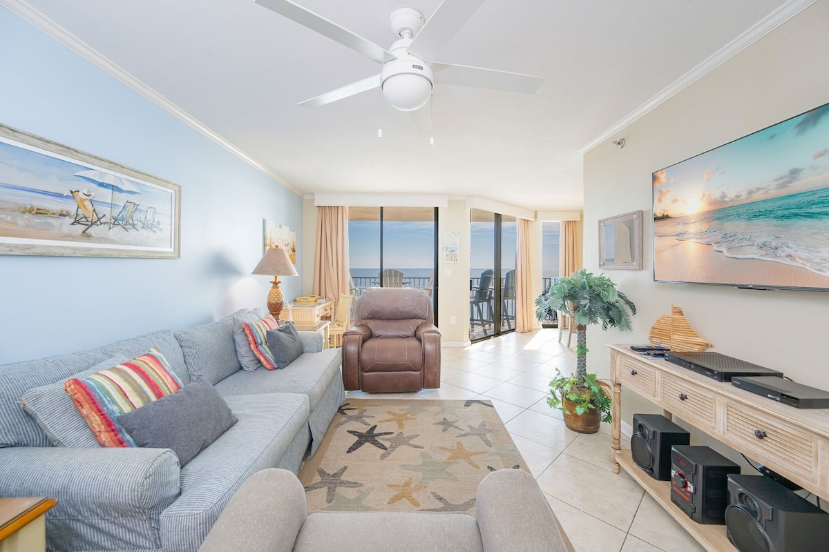 Condo, 1 Bedroom | Living area