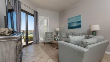 Condo, 2 Bedrooms | Living area