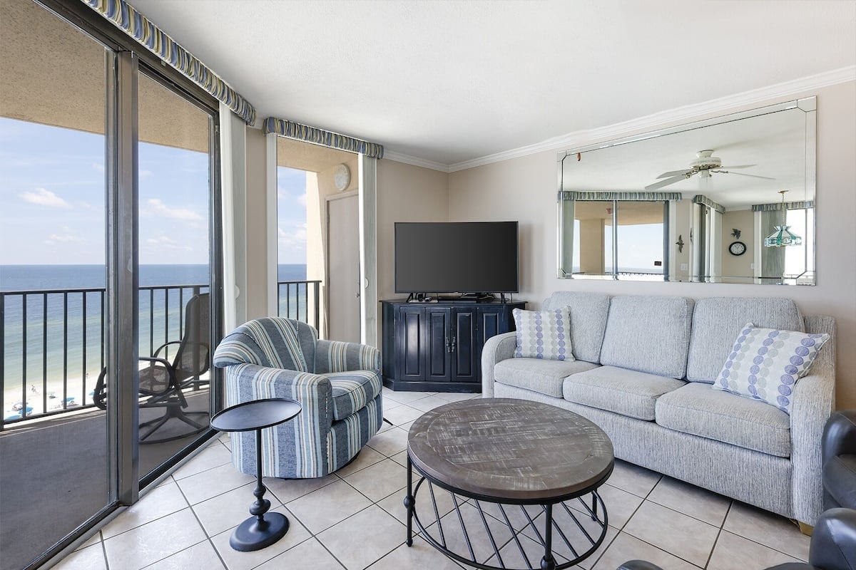 Condo, 3 Bedrooms | Living area