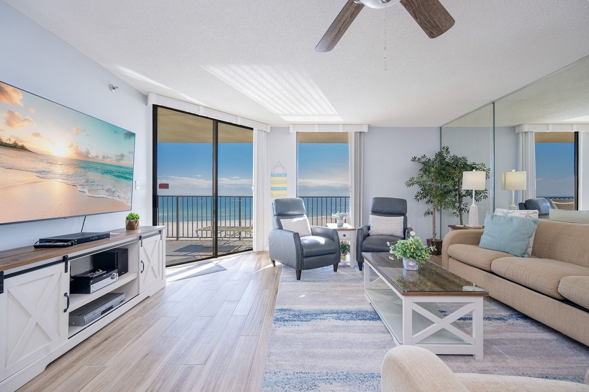 Condo, 3 Bedrooms | Living area