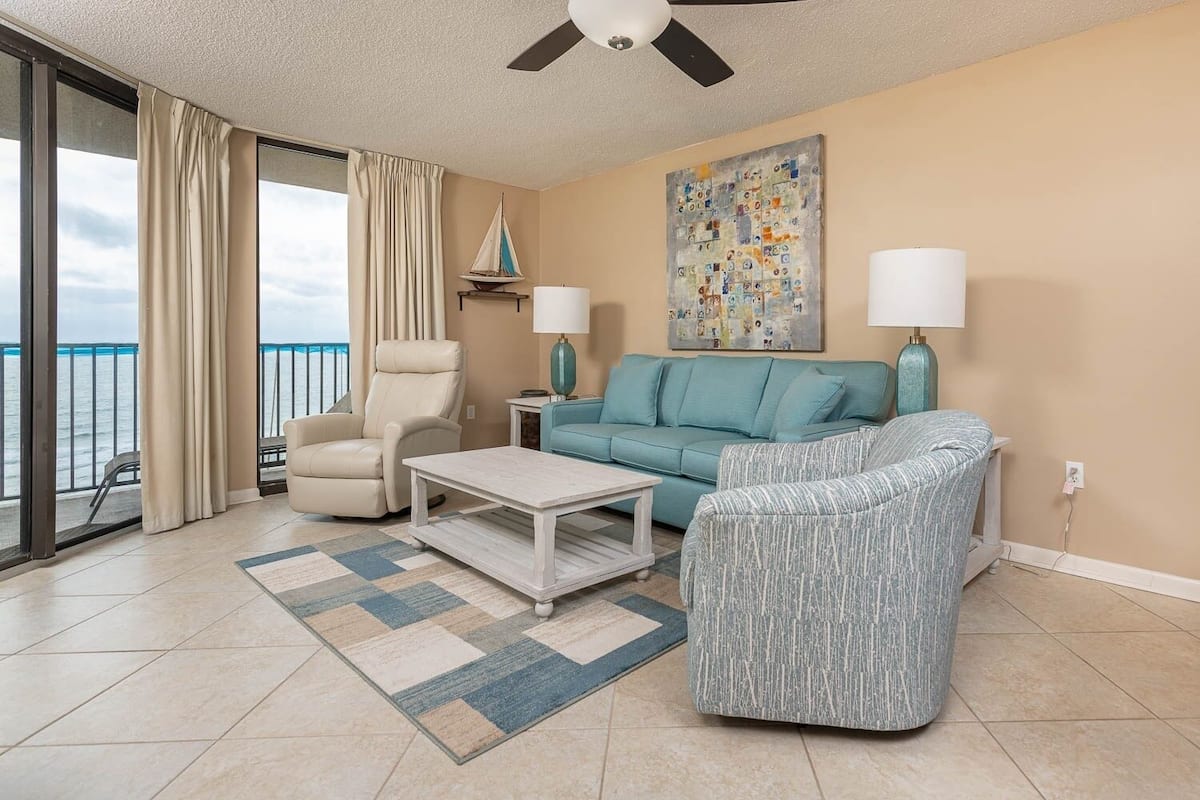 Condo, 2 Bedrooms | Living area