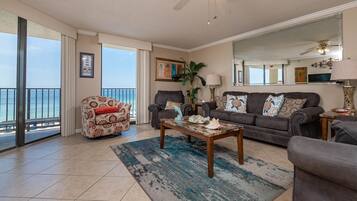 Condo, 3 Bedrooms | Living area