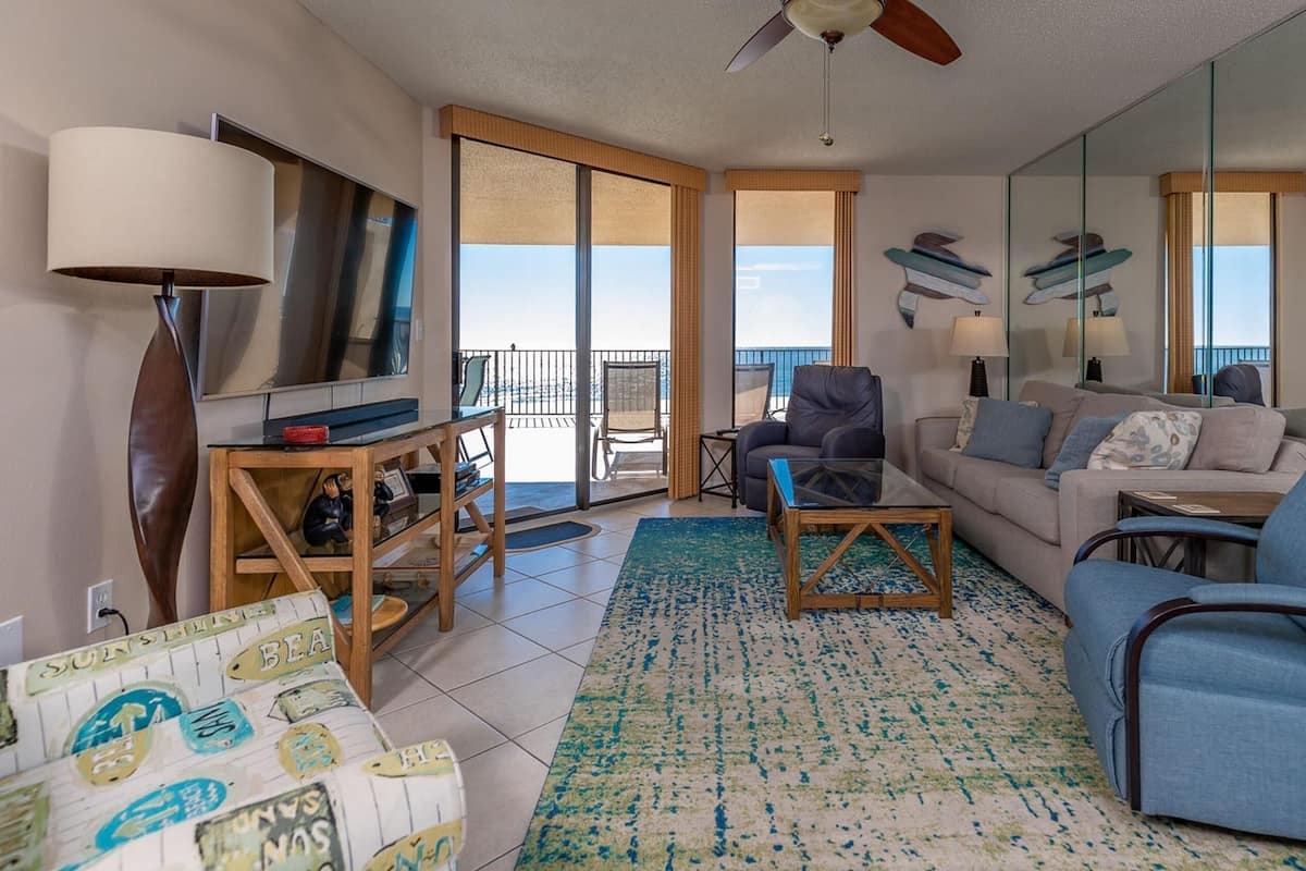 Condo, 2 Bedrooms | Living area