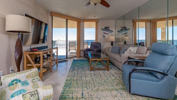 Condo, 2 Bedrooms | Living area