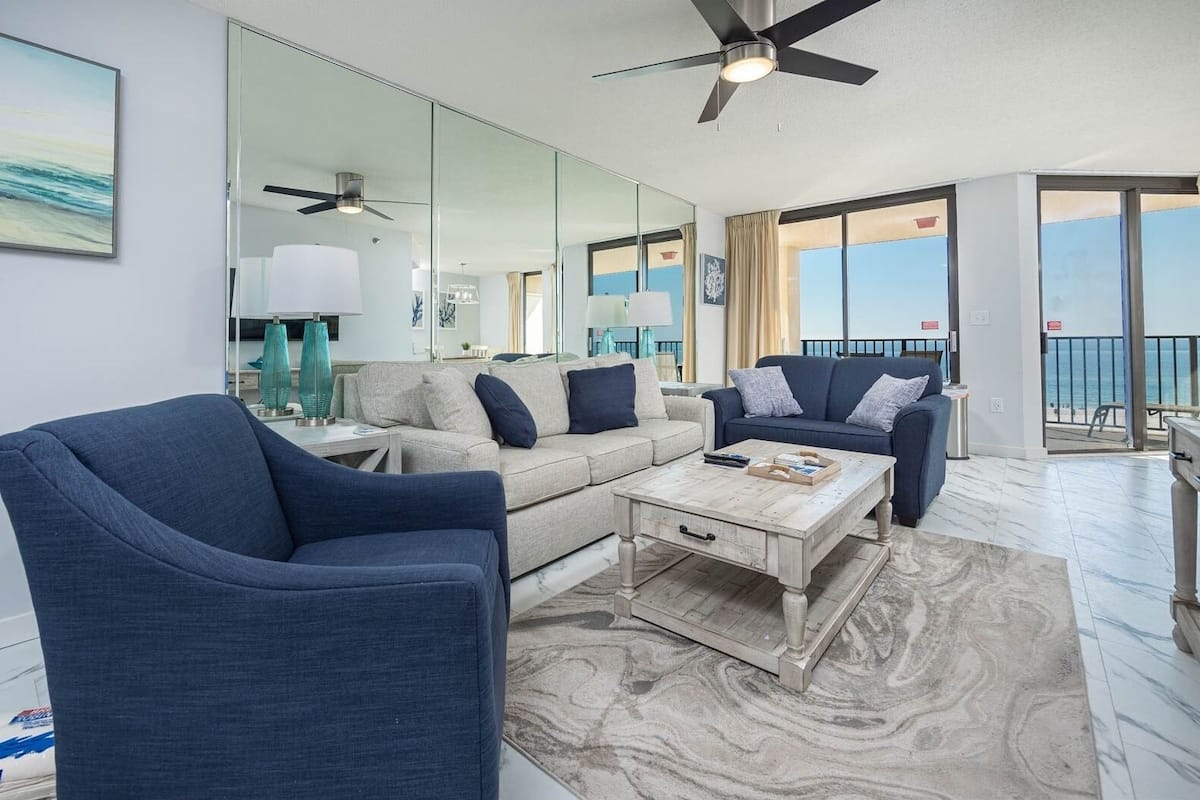 Condo, 1 Bedroom | Living area