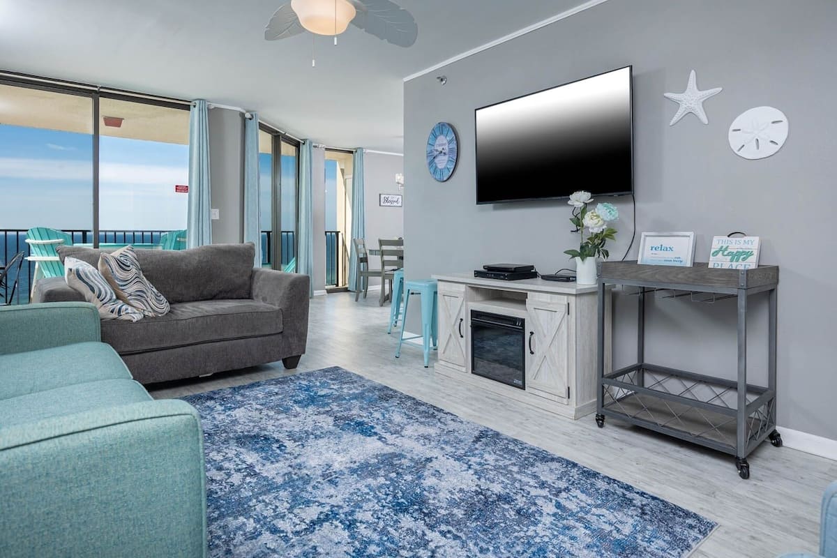 Condo, 1 Bedroom | Living area