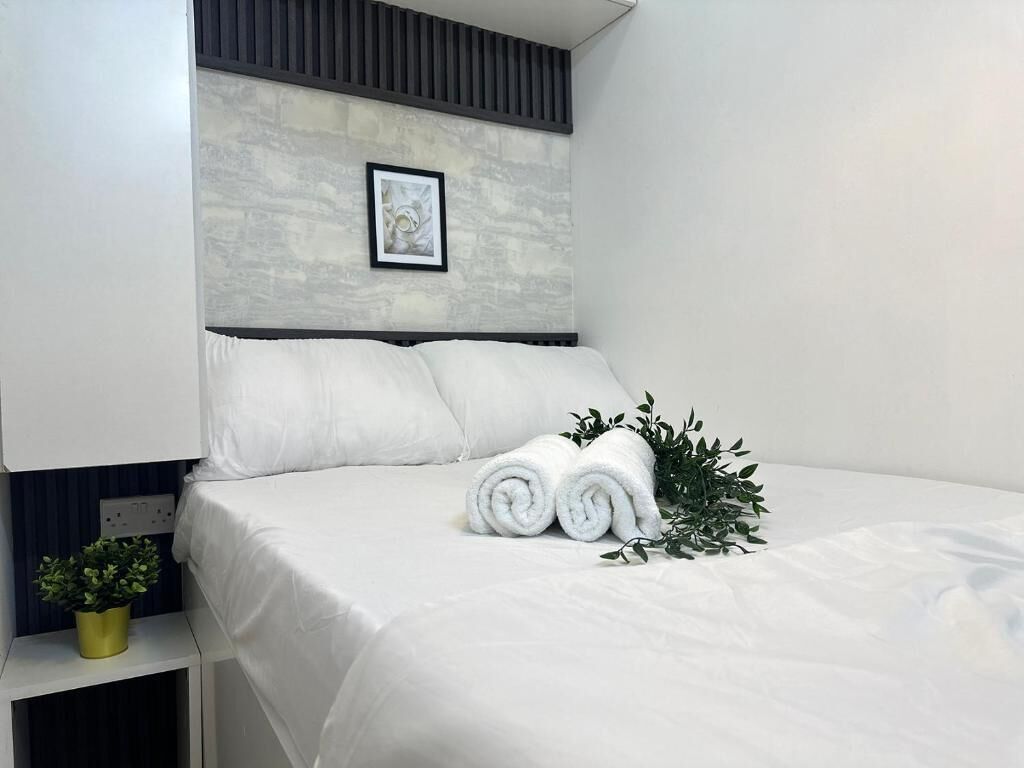 Desk, laptop workspace, iron/ironing board, free WiFi