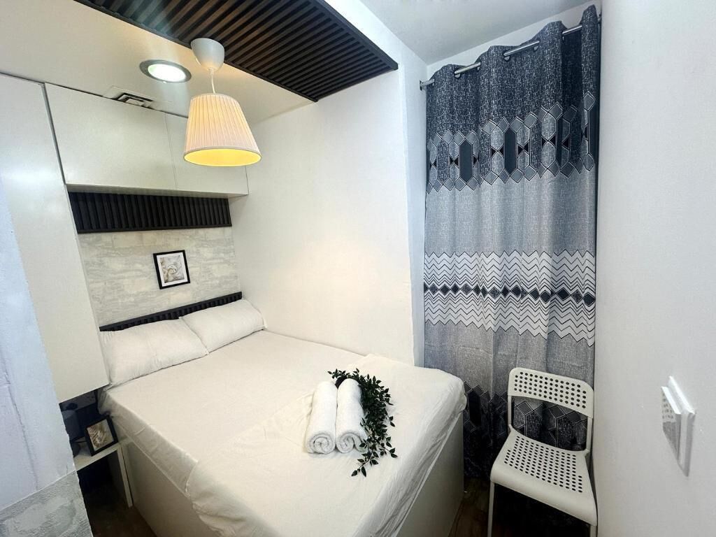 Desk, laptop workspace, iron/ironing board, free WiFi