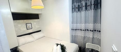 Desk, laptop workspace, iron/ironing board, free WiFi