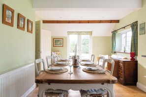 Dining - Spacious Coastal Family Home, Sleeps 8 (Bognor Regis)