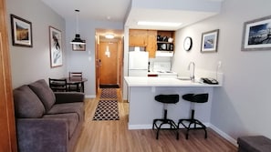 Interior - Cahilty #259 Hotel Room (Sun Peaks)