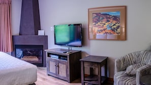Room - Cahilty #237 Hotel Room (Sun Peaks)
