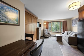 Living area - Cahilty #323 Hotel Room (Sun Peaks)
