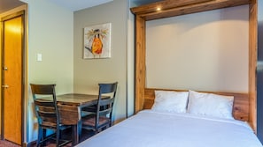 Room - Cahilty #323 Hotel Room (Sun Peaks)