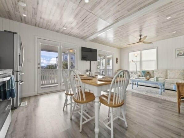 Villa, 3 Bedrooms | Dining - Shell Shack- 3bed 2 Bath Home 3 Bedroom Villa (Carolina Beach)