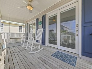 Villa, 3 Bedrooms | Terrace/patio - Shell Shack- 3bed 2 Bath Home 3 Bedroom Villa (Carolina Beach)