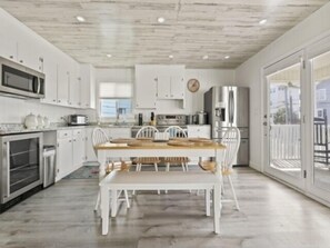 Villa, 3 Bedrooms | Private kitchen | Fridge, oven, coffee/tea maker - Shell Shack- 3bed 2 Bath Home 3 Bedroom Villa (Carolina Beach)