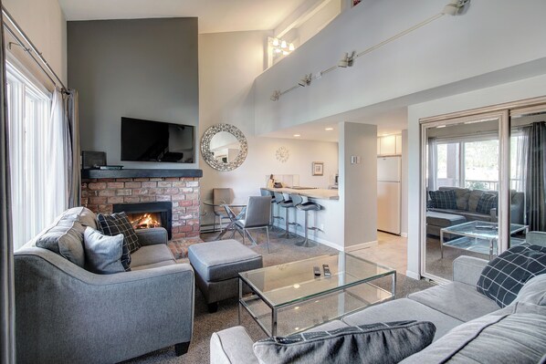 TV, fireplace - Downtown Condo Across the Street from Base 9! (Breckenridge)