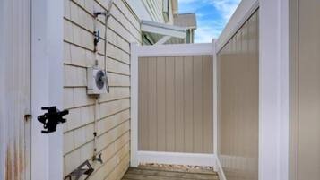 Villa, 5 Bedrooms | Property grounds